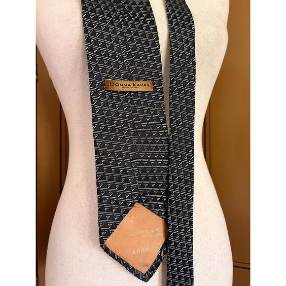 Vintage silk necktie by Donna Karan - Picture 1 of 4